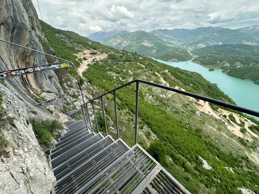 Scales to hike Bovilla Rock